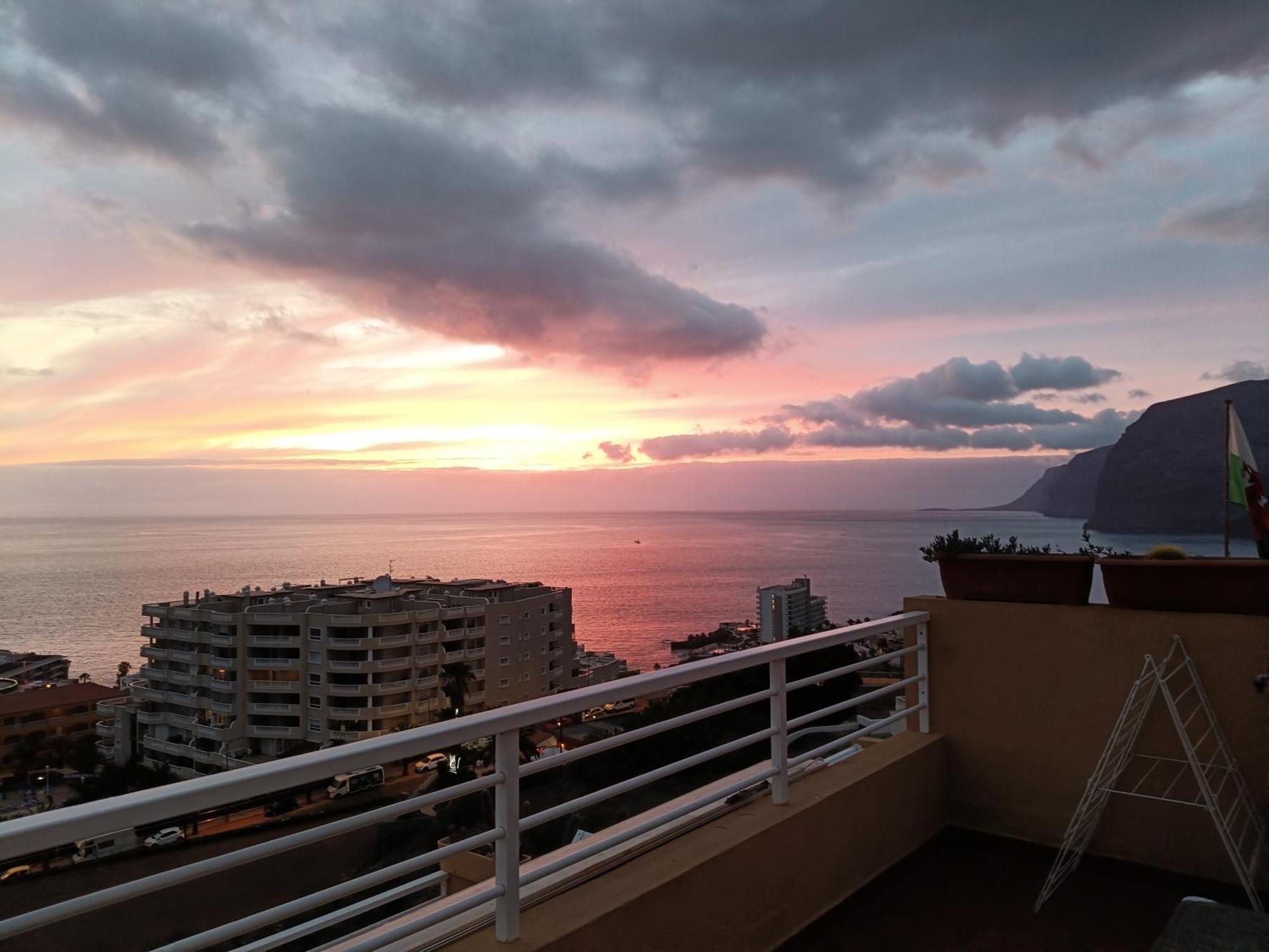 Panomaric Sea View - Sol Apartment Puerto de Santiago  Kültér fotó